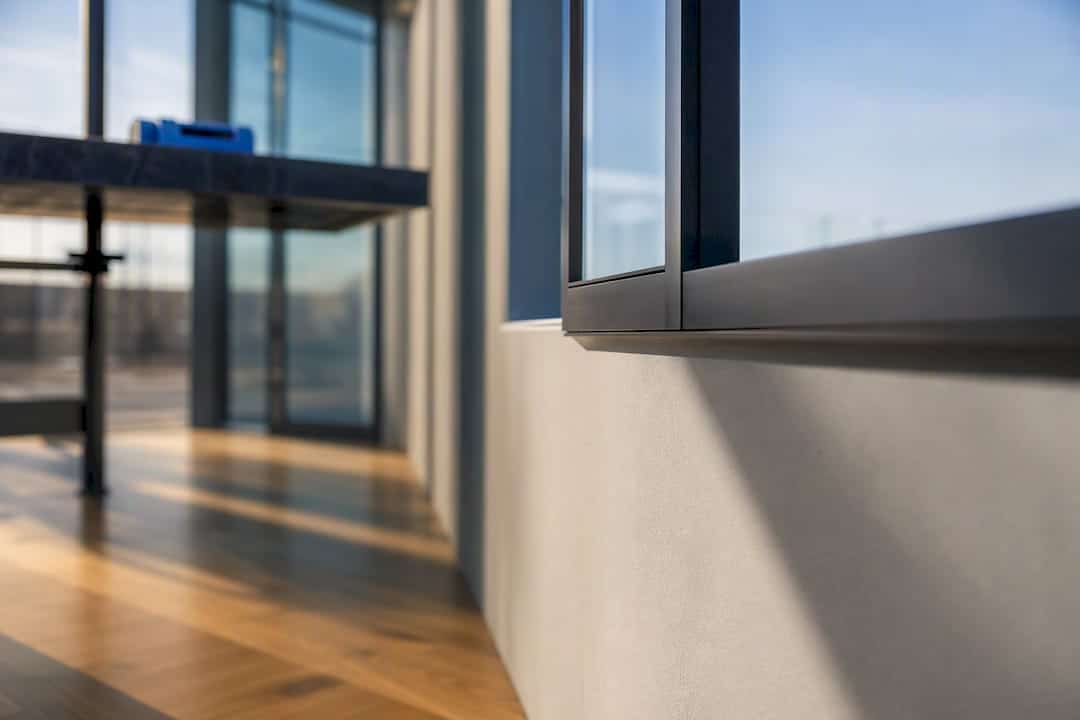 Steellook aluminium profiel voor kantoorinterieurs