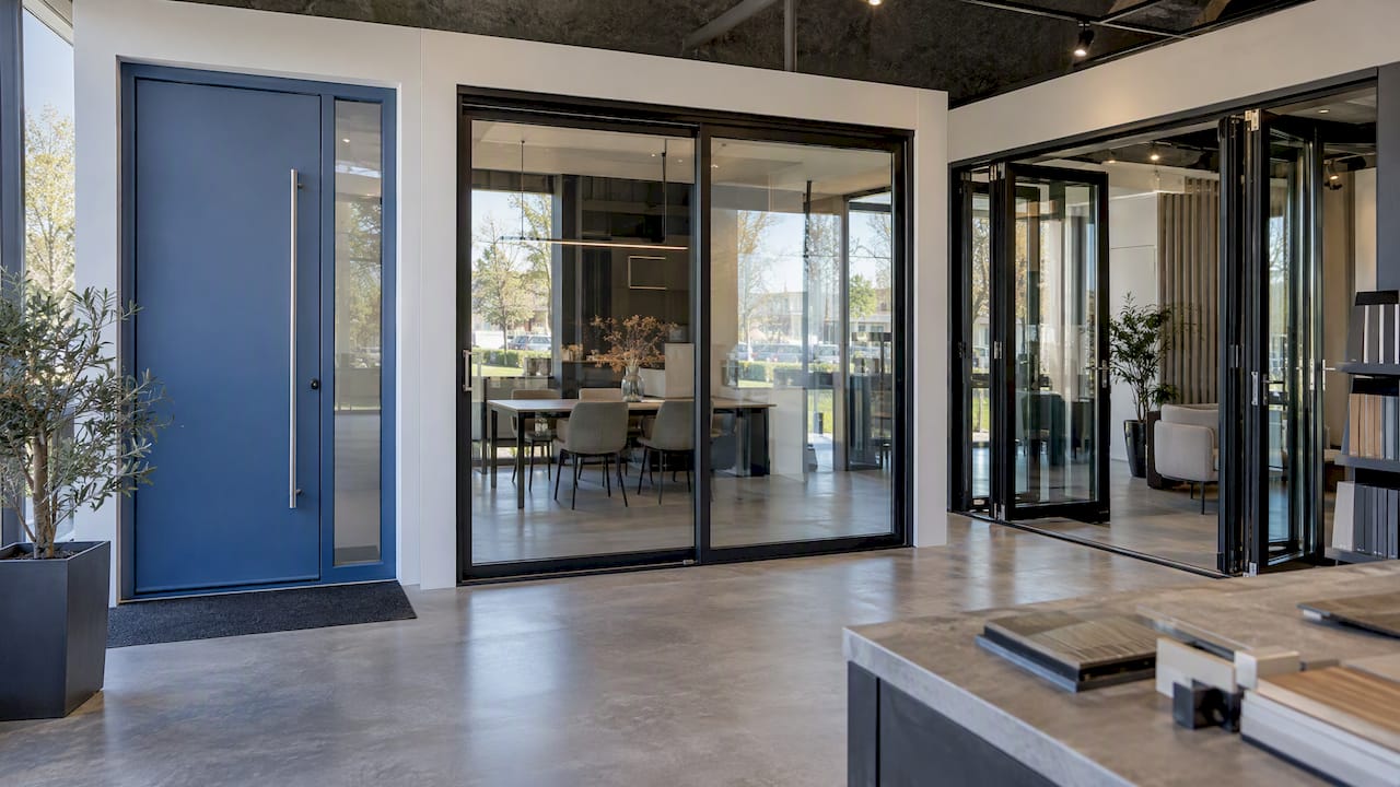 Drie baanbrekende aluminium deurconcepten in de showroom